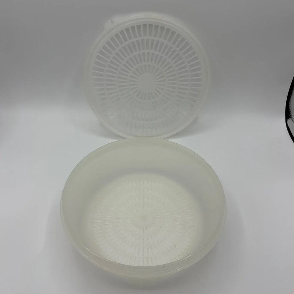 Vintage Tupperware Fruit & Berry 2 Cup Strainer Colander Bowl with Flow-Thru Lid
